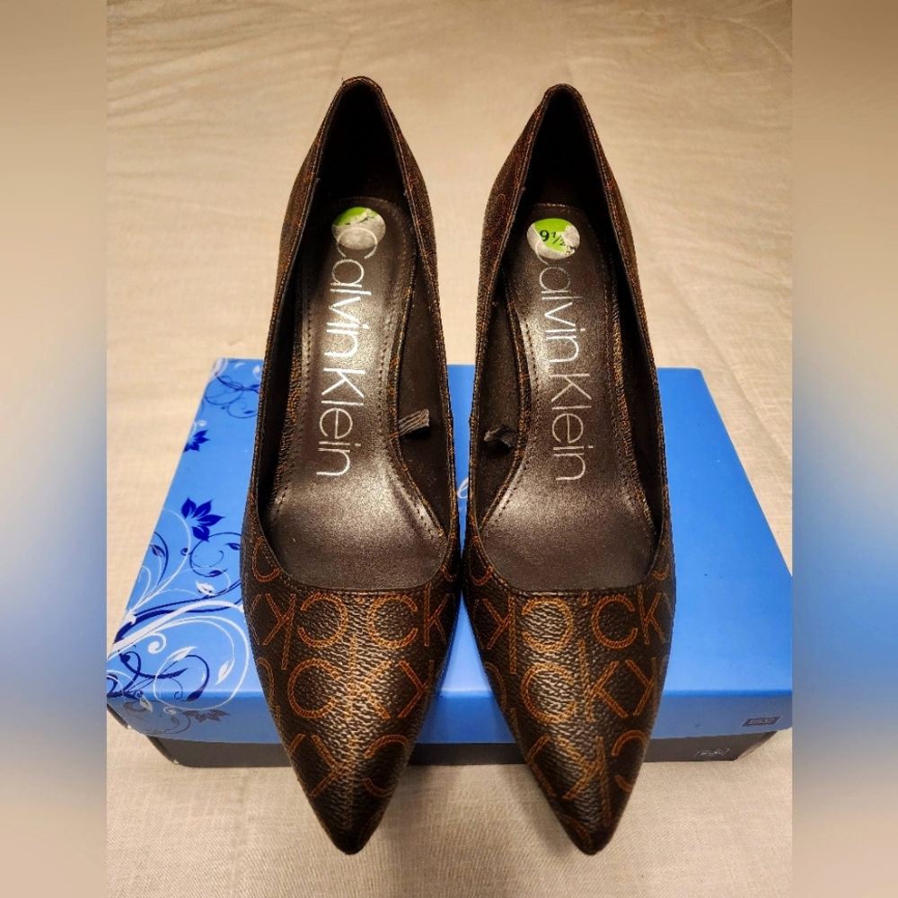 Calvin Klein Pumps - Picture 2 of 6